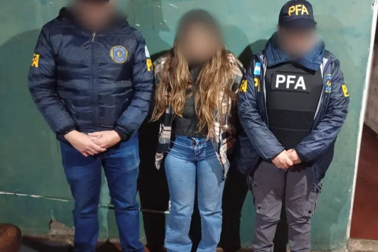 Detuvieron a una mujer acusada de reclutar mercenarios argentinos para combatir en Ucrania