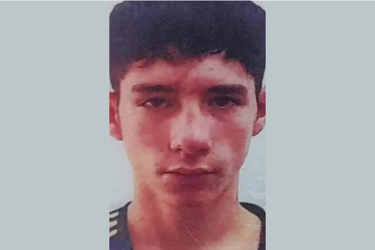 Solicitan colaboración para hallar a un adolescente de 14 años en Paraná