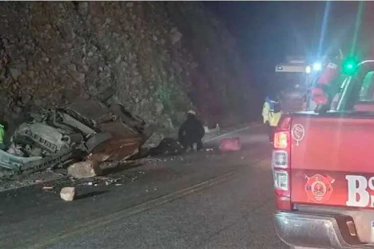 Fatal accidente en Jujuy: Un niño murió cuando el auto en el que viajaba con su familia cayó por un barranco de 50 metros