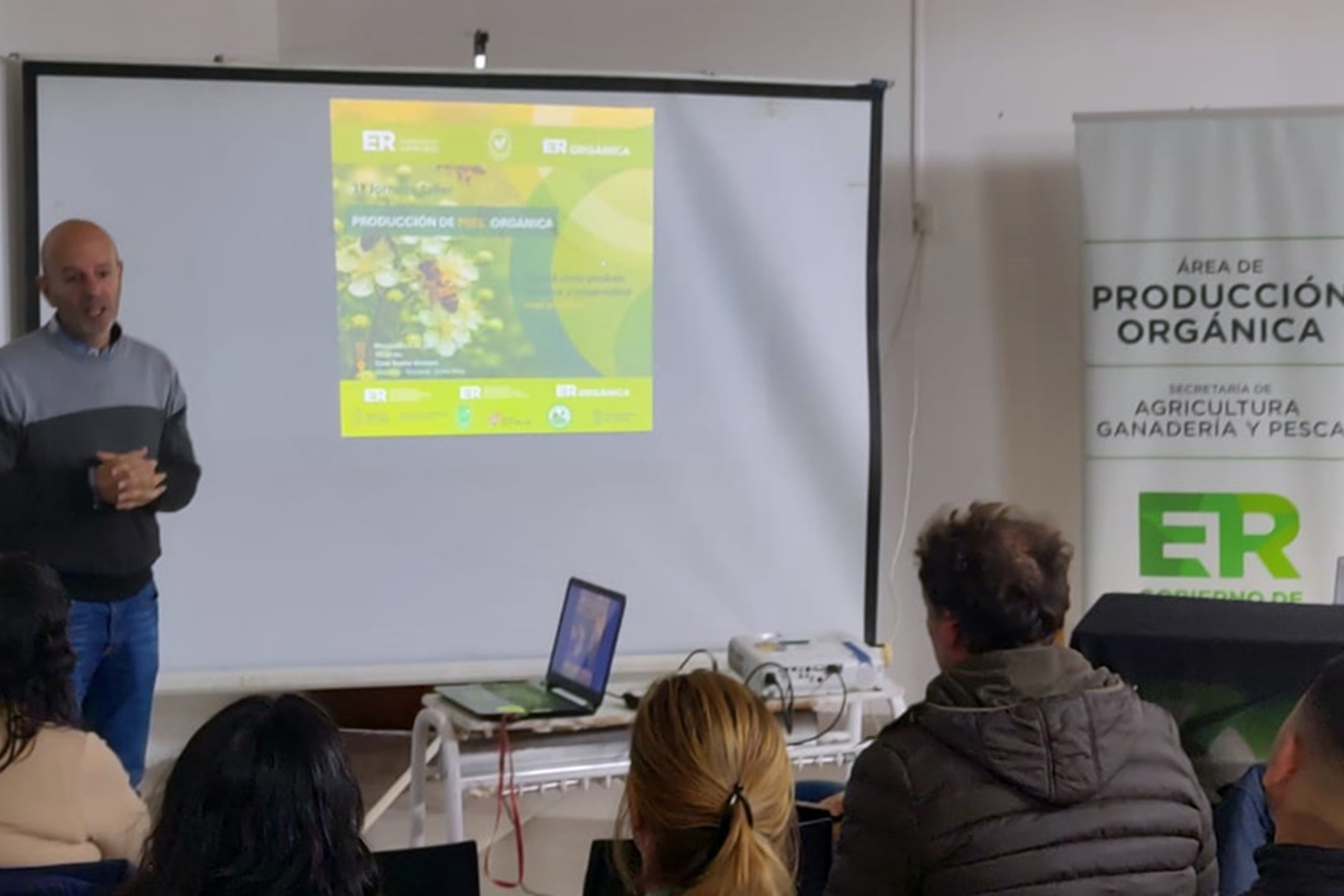 Realizaron en Victoria una jornada taller sobre producción de miel orgánica y valor agregado