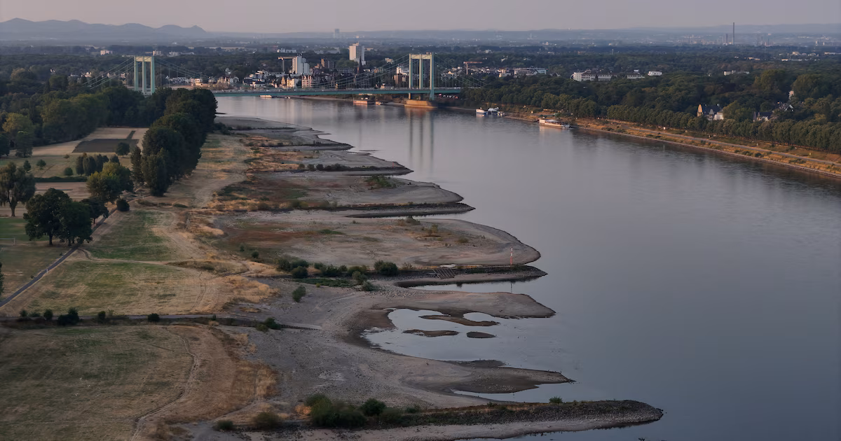 Los bajos niveles del Rin amenazan la incipiente recuperación económica de AlemaniaAlemania, al igual que gran parte de Europa, ha sufrido sucesivas olas de calor con escasas precipitaciones este verano boreal