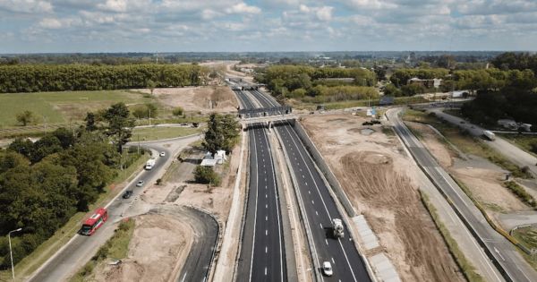 Menos Estado, más empresa Caputo confirmó la adjudicación de 3.900 km de rutas nacionales con inversión 100% privada