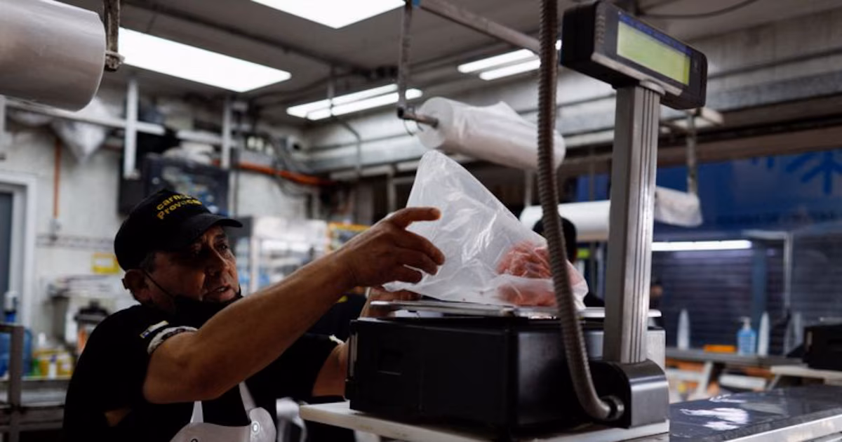 El consumo de carne vacuna cayó y los carniceros advierten un fuerte cambio de hábitos: “Los que compraban dos kilos ahora llevan uno”