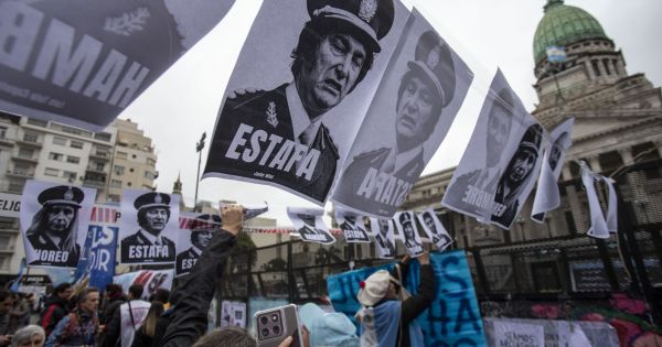 Bajo el temporal La tormenta no frenó la marcha contra la ley de propiedad privada frente al Congreso