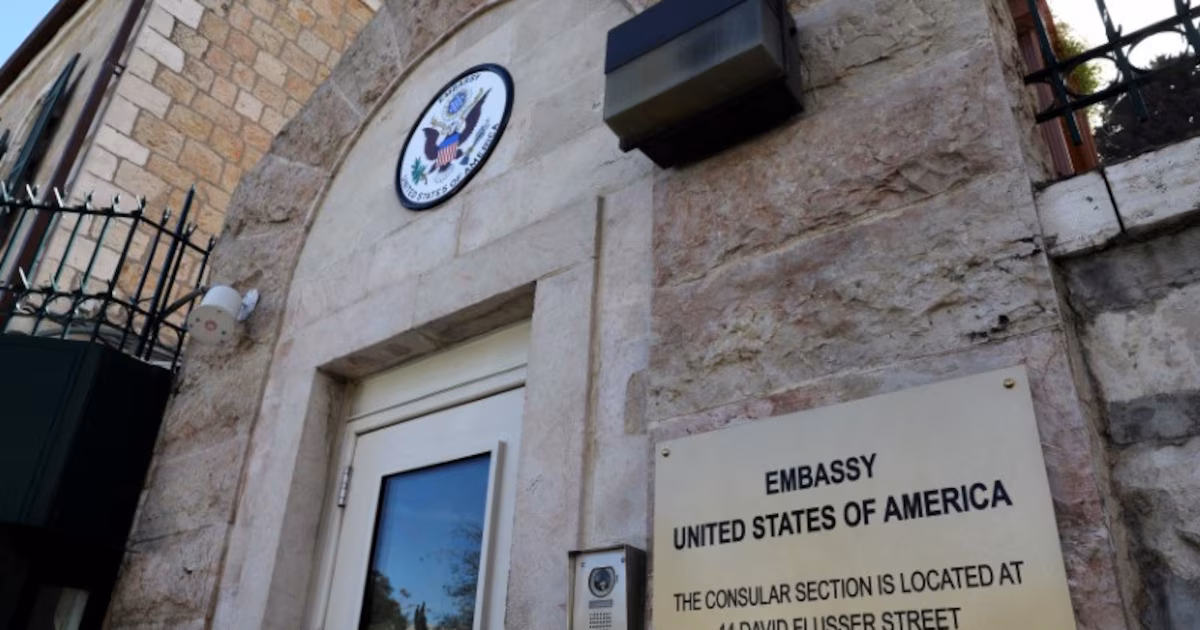 Estados Unidos emitió una alerta para sus ciudadanos en Medio Oriente ante una posible “escalada imprevista” regionalEl mensaje recomienda “extremar las precauciones y la vigilancia”, prepararse ante posibles cancelaciones de vuelos y cierres del espacio aéreo, y mantenerse listos para dejar el área si la situación se agrava