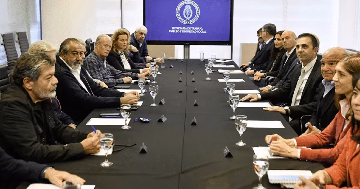 Otra pelea con el Gobierno: la CGT reclamó una reunión presencial para discutir el aumento del salario mínimo