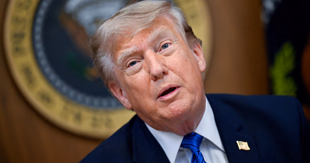 Donald Trump advirtió que Irán debe elegir entre un acuerdo con Estados Unidos o la rendición totalEl mandatario sostuvo que el ingreso de suministros quedará bloqueado por un “muro de acero” si Teherán no acepta la vía diplomática o una capitulación formal. El régimen negó nuevos contactos con Washington pese al anuncio del presidente norteamericano