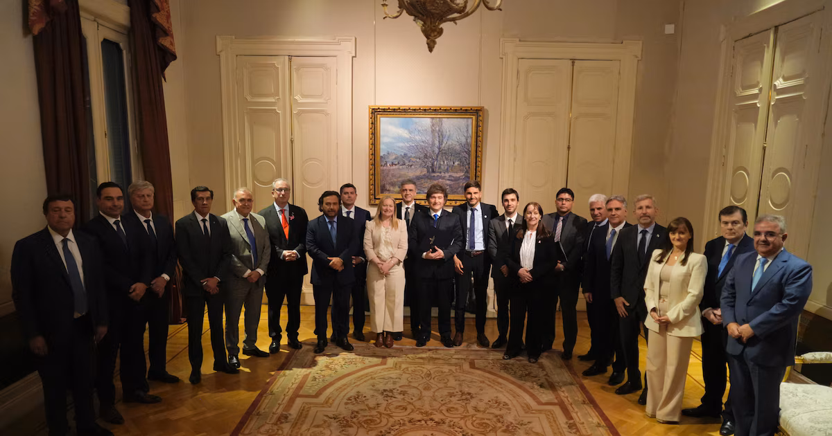 “Una gran mesa antikirchnerista”: el bloque político que gobernadores le proponen a la Casa Rosada para 2027