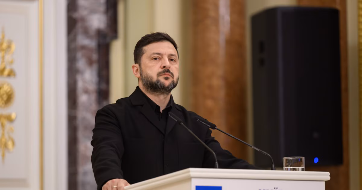 Zelensky entregó a EEUU sus propuestas para poner fin a la guerra y alertó sobre una nueva convocatoria de tropas rusasEl presidente ucraniano pidió a Washington que aumente la presión sobre Moscú y fortalezca las capacidades defensivas de Kiev ante una eventual escalada