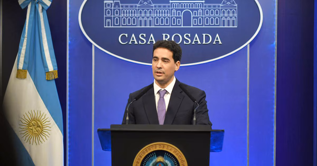 El vocero presidencial envió un mensaje a los deudores que cayeron en mora: “Acá no hay plan platita”