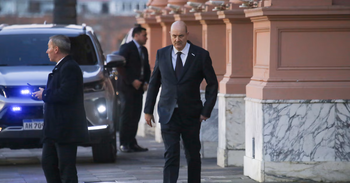Con la participación de Sturzenegger, la mesa política ajusta la agenda legislativa y ordena la comunicación de los proyectos