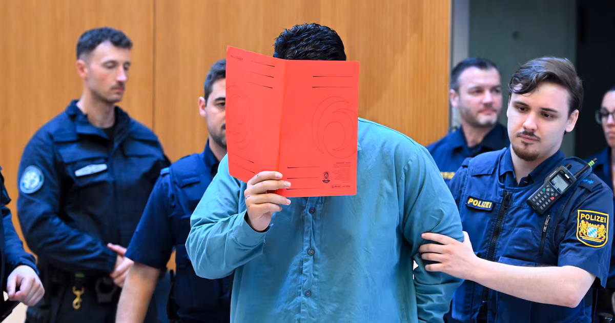La Corte dictó cadena perpetua para el hombre que atropelló a manifestantes obreros en Múnich dejando a dos personas muertasEl tribunal constató una “culpa especialmente grave” lo que dificulta la posibilidad de que el condenado pueda salir de la cárcel tras cumplir 15 años