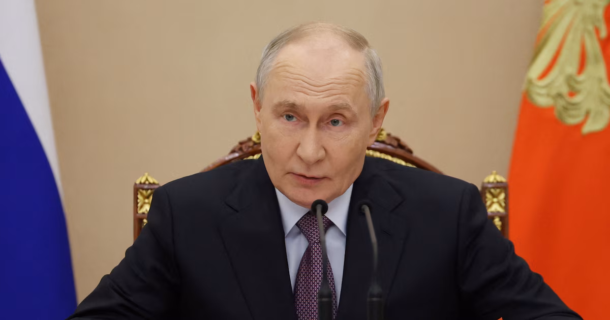 Putin extiende la persecución en Rusia: busca excluir al partido opositor que rechaza la guerra contra UcraniaYábloko enfrenta una demanda ante el Tribunal Supremo presentada por ultranacionalistas, que buscan impedir su participación en las próximas elecciones legislativas. La viuda de Alexei Navalny le dio su apoyo