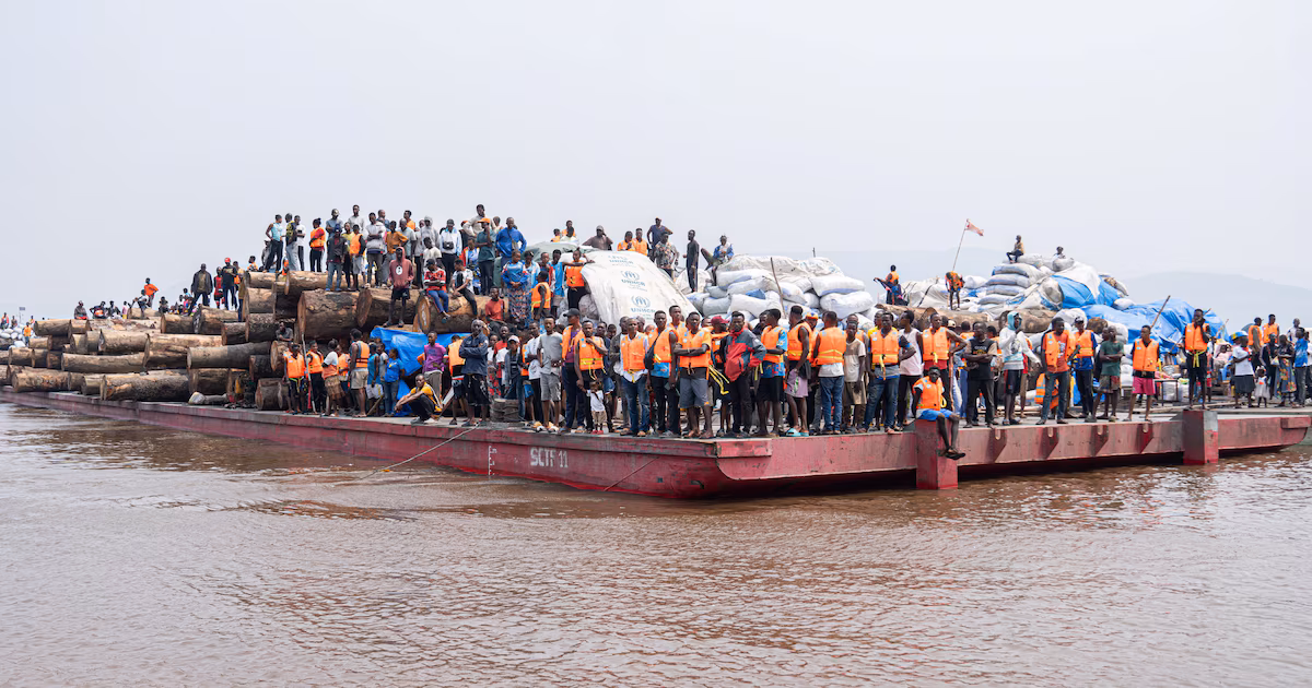 Congo interceptó un barco para aislar a 200 pasajeros tras la muerte de un hombre con síntomas de ébolaLa enfermedad declarada oficialmente en mayo alcanzó casi 4.000 casos confirmados y dejó un saldo de más de 1.800 personas fallecidas