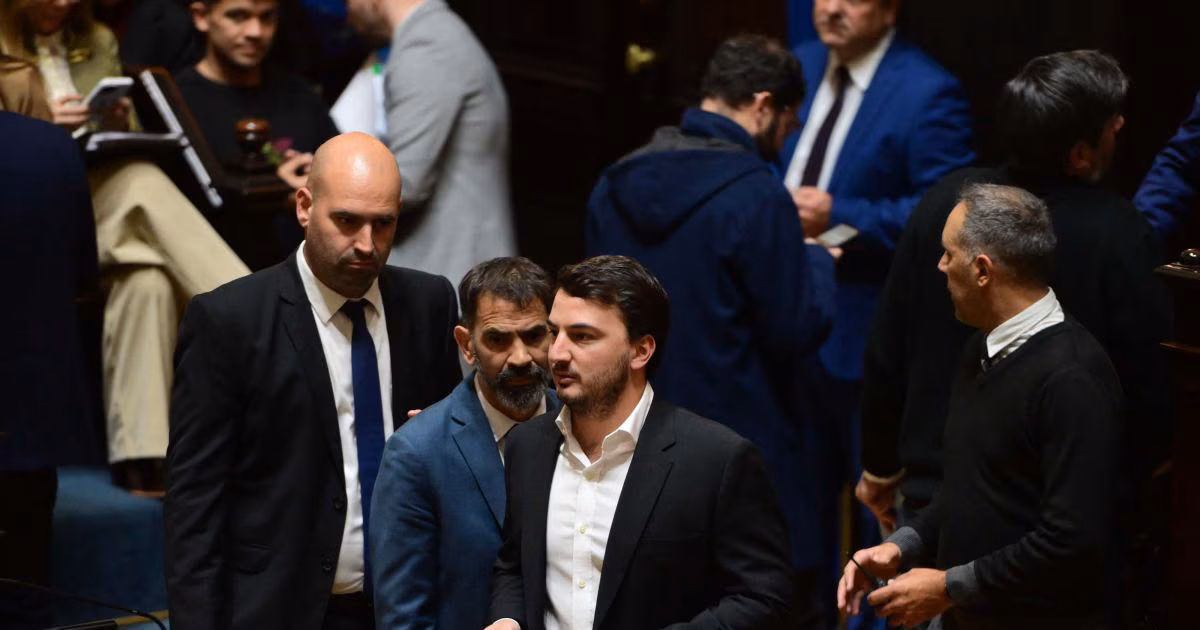 La Libertad Avanza ordenó la conducción en la Legislatura bonaerense tras un acuerdo entre Karina Milei y Santiago Caputo