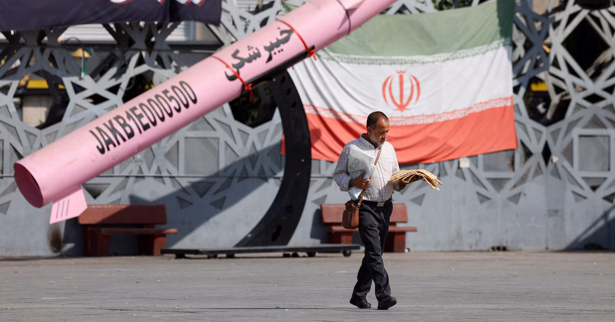 Irán amenazó a los países que cooperen con EEUU y dijo que endurecerá el cierre de Ormuz si se mantiene el bloqueo navalEl comandante del Cuartel General Central Jatam al Anbiya, Ali Abdolahi, manifestó que “los países musulmanes deben reconsiderar su colaboración” con Washington porque, de lo contrario, “arderán en el fuego de la guerra”