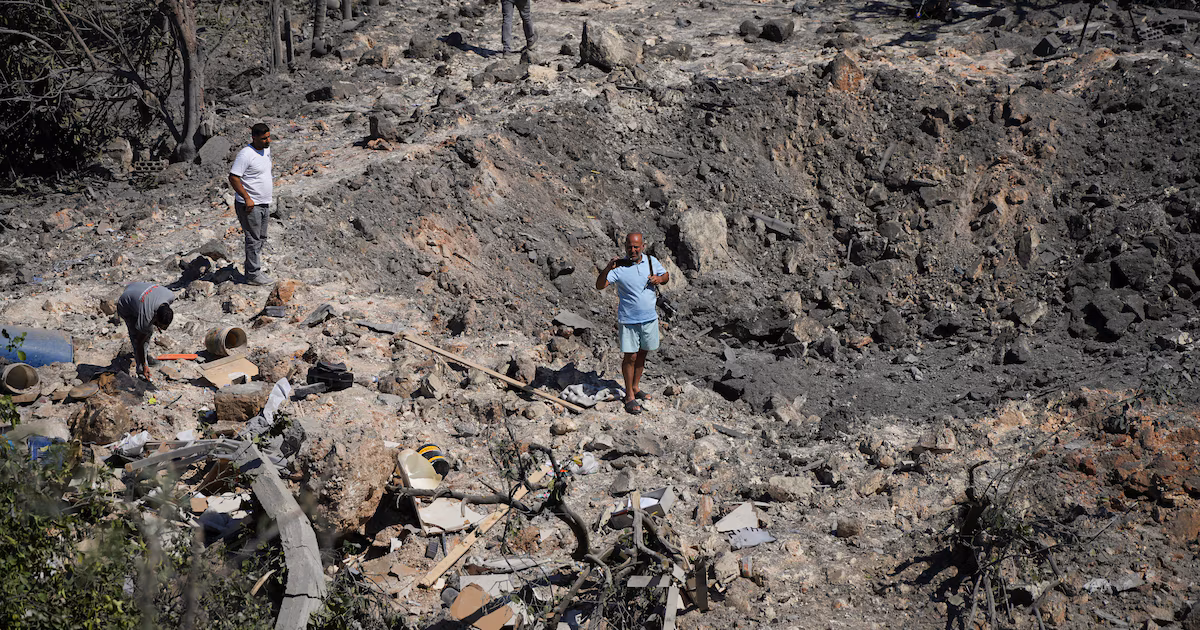 Continúan las operaciones de Israel en el sur del Líbano tras la muerte de dos soldados por ataques de HezbollahLa artillería alcanzó Mansouri durante la mañana y la noche, y hubo ataques sobre Majdal Zoun y Burj al-Shamali, con varios heridos, mientras seguían en Roma las gestiones para ampliar la tregua