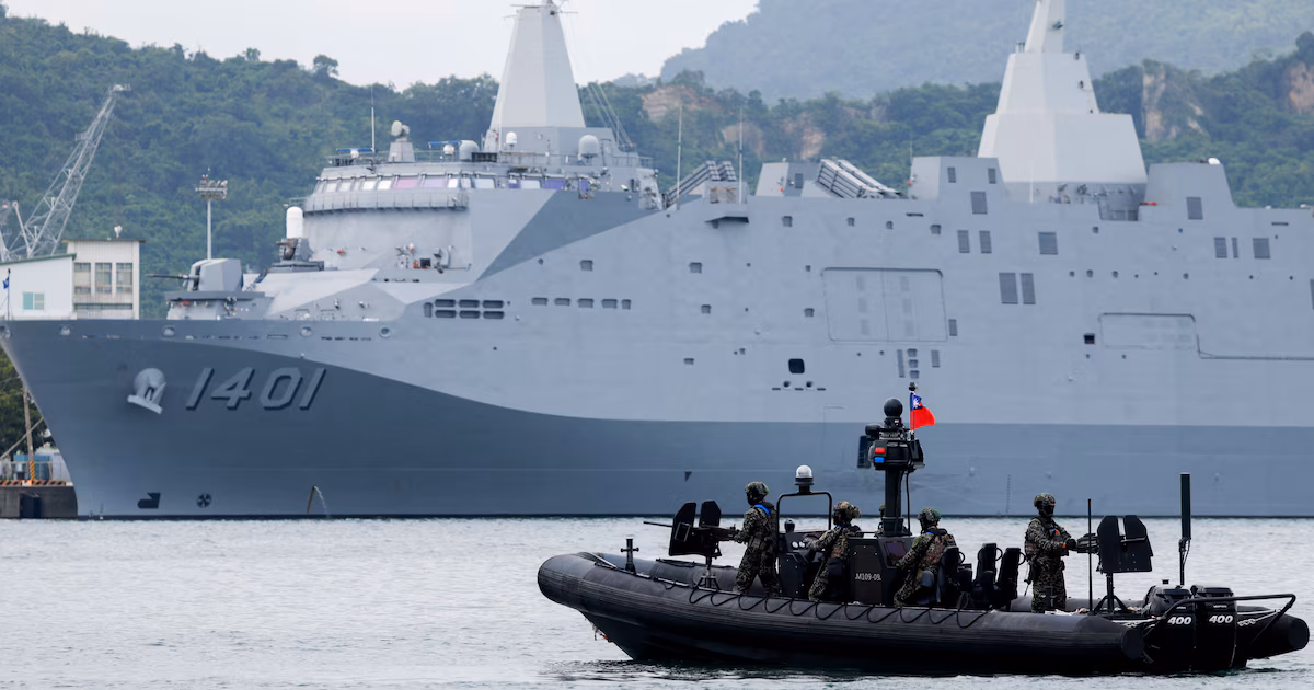 A días del inicio de las maniobras anuales Han Kuang, Taiwán aseguró que la cooperación militar con EEUU supera lo imaginadoEl ministro de Defensa, Wellington Koo, destacó el papel estratégico que Washington asigna a Taipéi dentro de la denominada primera cadena de islas del Pacífico, una franja geográfica que se extiende desde Japón hasta Borneo, con paso por Taiwán y Filipinas, y que constituye un elemento central de la estrategia de contención frente al régimen chino
