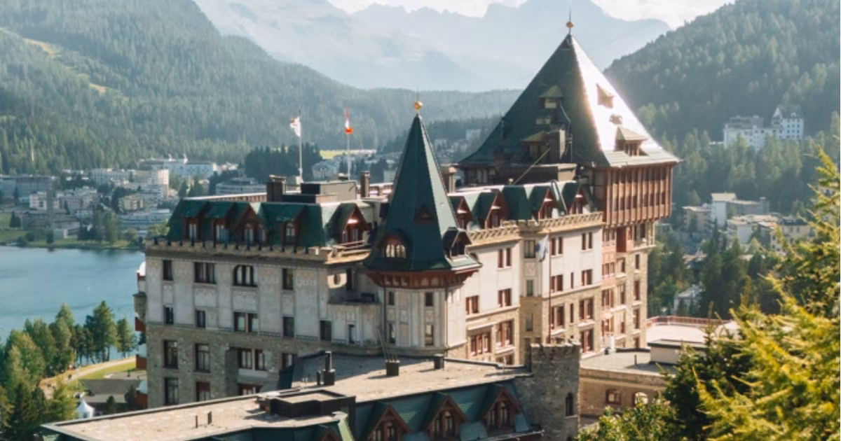 Tiene 130 años, 163 habitaciones, 700 empleados y fue elegido como el mejor hotel del mundoEl histórico establecimiento suizo recibió el SeiBellissimi Art of Hospitality Award, una distinción incluida en la lista de los 50 mejores hoteles del mundo 2026 y centrada en la calidad del servicio, la atención y la experiencia del huésped