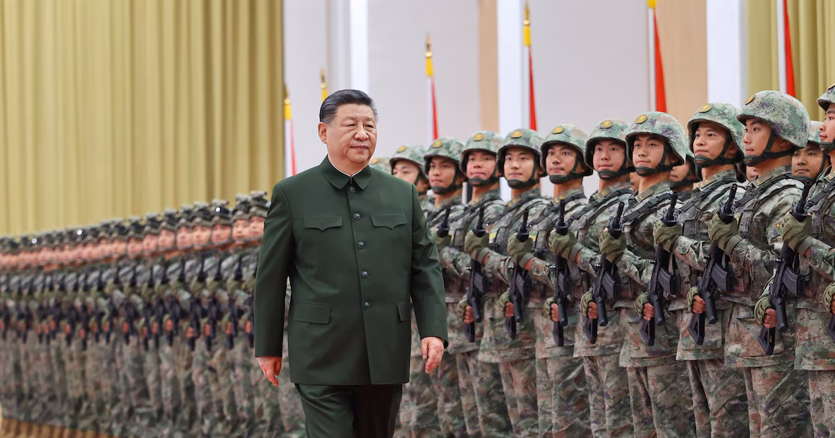 The Washington Post: China exporta sus problemas económicos al mundoEl pulso interno muestra grietas simultáneas en empleo, ladrillo y finanzas locales. Aun así, el motor externo acelera. Ese contraste deja una pregunta abierta sobre cuánto puede sostenerse el esquema del régimen de Xi Jinping