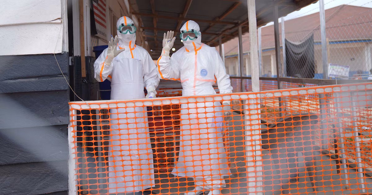 El brote de ébola más letal de la historia en Congo ya causó más de 2.000 muertes: “El virus va por delante de nosotros”Con una tasa de mortalidad del 45,9%, la epidemia ya es la segunda más grande registrada. La OMS evalúa probar una vacuna existente ante la falta de una específica, mientras las huelgas y el conflicto armado dificultan la respuesta sanitaria