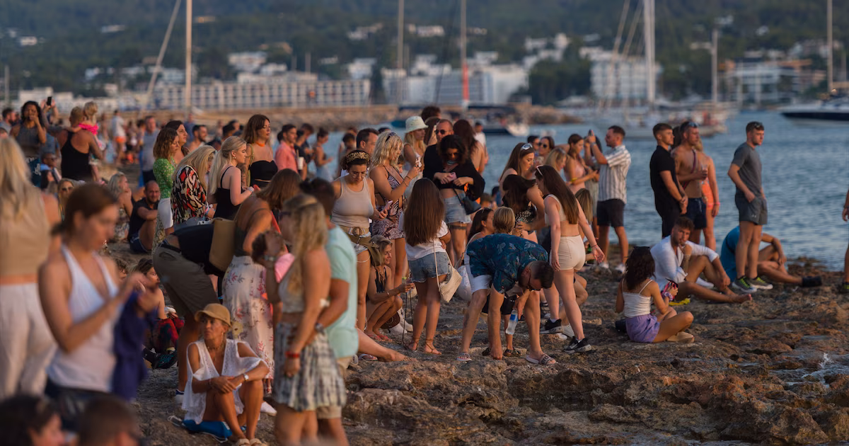 El destino favorito de los jóvenes españoles este verano dispara sus reservas un 422%
