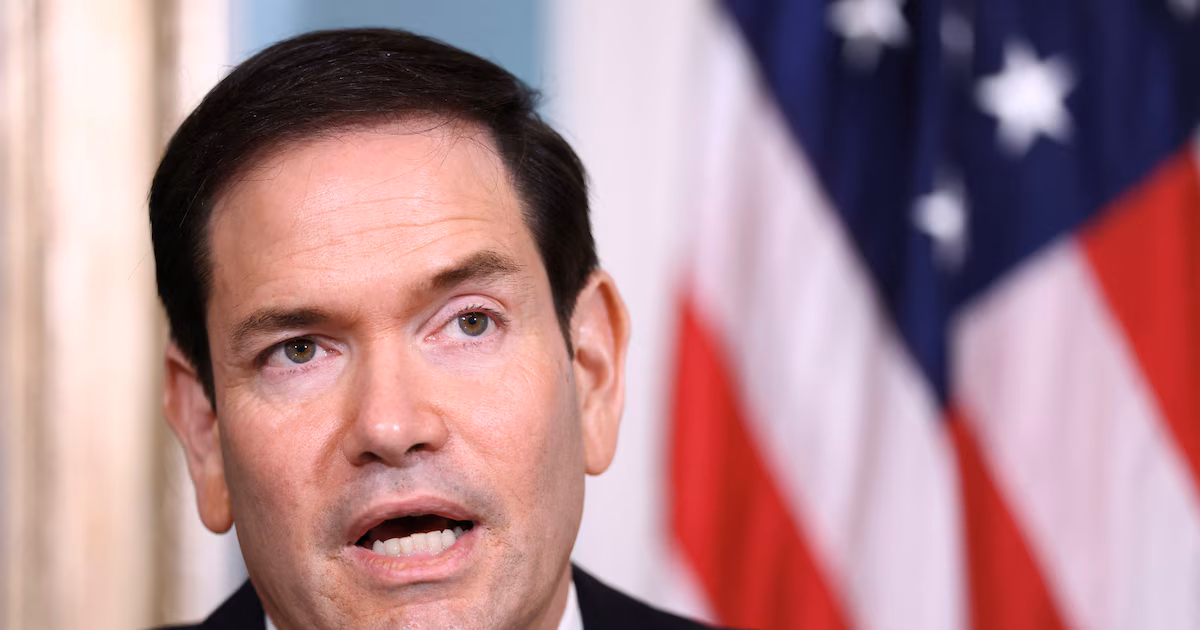 Marco Rubio aseguró que el estrecho de Ormuz está abierto y Estados Unidos participa en las conversaciones de Irán y OmánEl secretario de Estado aseguró que los barcos y el petróleo transitan por el estrecho mientras Washington negocia con Teherán y Mascate un mecanismo para ampliar el tráfico marítimo seguro