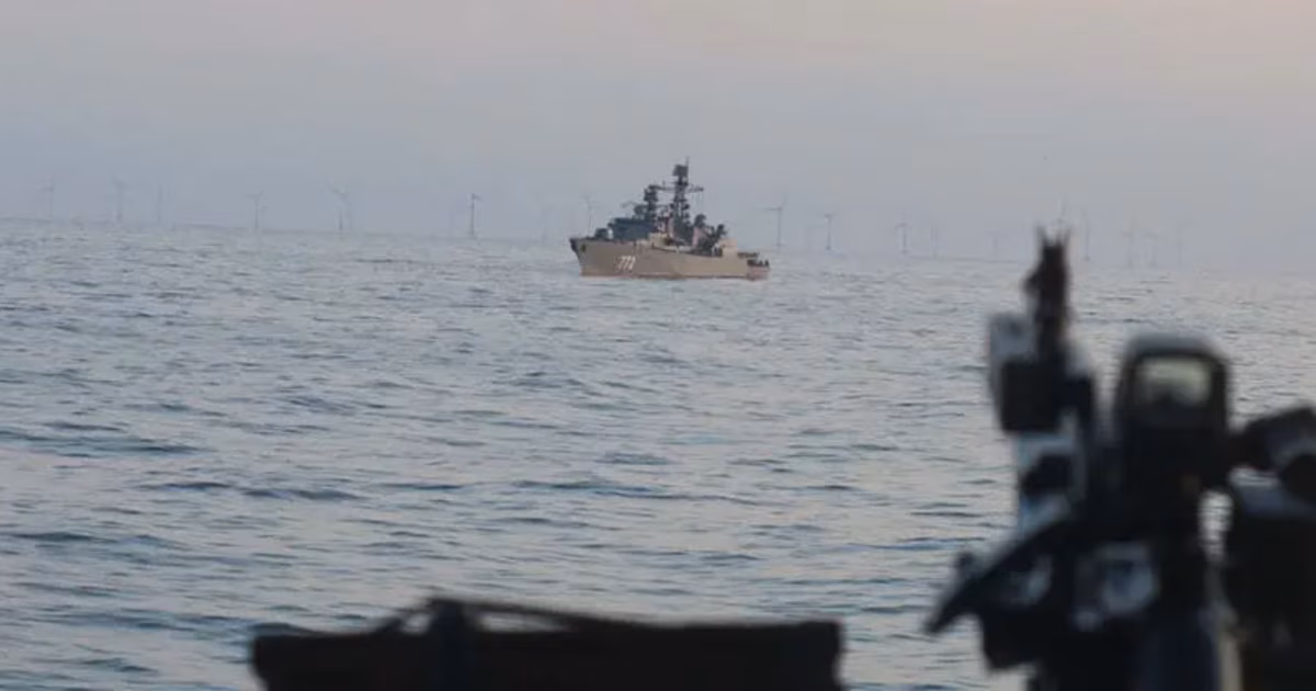 Reino Unido intensificó su vigilancia en aguas británicas ante el aumento de la actividad de la “flota fantasma” rusaBuques de guerra y helicópteros de la Marina Real realizaron operaciones durante 21 días, lo que representa un incremento del 25% en comparación con el año anterior. Los buques encubiertos son utilizados por el Kremlin para financiar la invasión a Ucrania