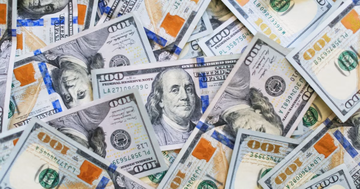 Desde que se levantó el cepo a las personas, los argentinos compraron casi USD 45.000 millones