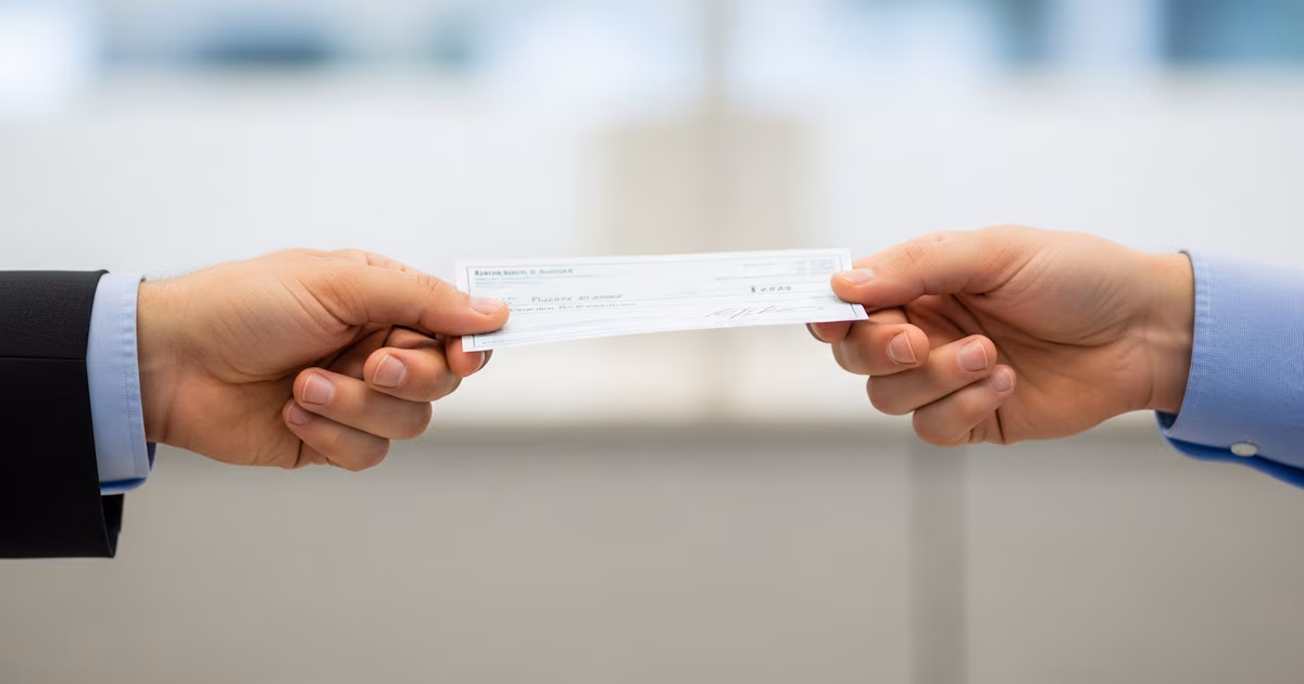 Volvió a crecer el número de cheques rechazados por falta de fondos: ya son más de 100.000, un 57% más que en 2025