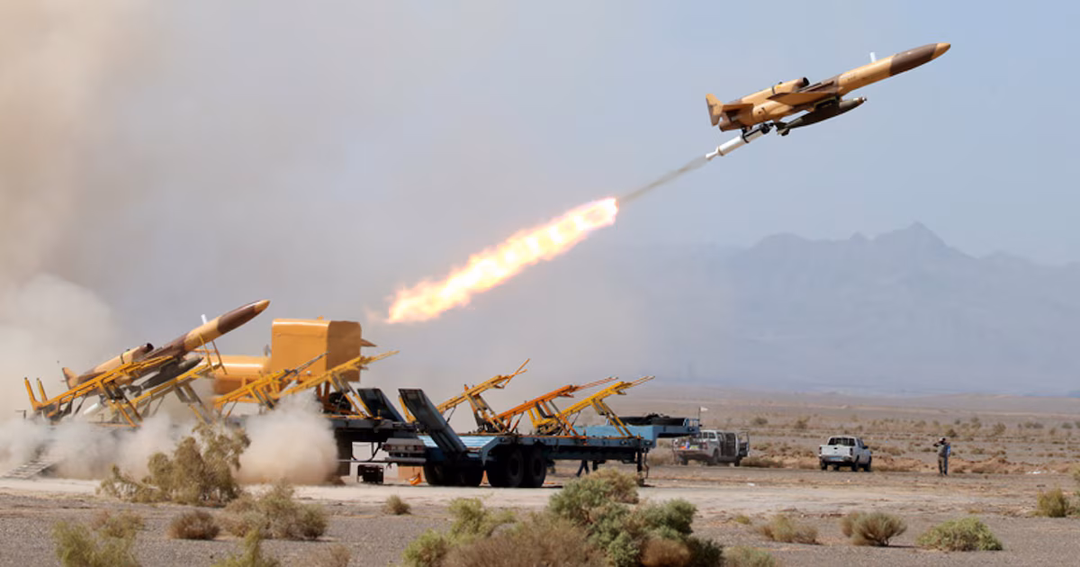 El Ejército de Kuwait anunció que sus defensas respondieron a un ataque de Irán con dronesLas autoridades castrenses del país bombardeado por el régimen persa señalaron que “cualquier explosión que se escuche se debe a la interceptación” de proyectiles “por parte de los sistemas de defensa aérea”