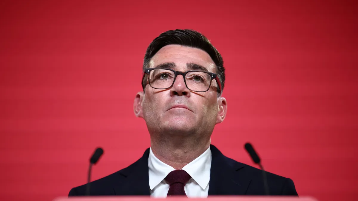 Engañaron al primer ministro de Reino Unido, Andy Burnham: intercambió mensajes con una mujer que dijo ser asistente de Donald Trump