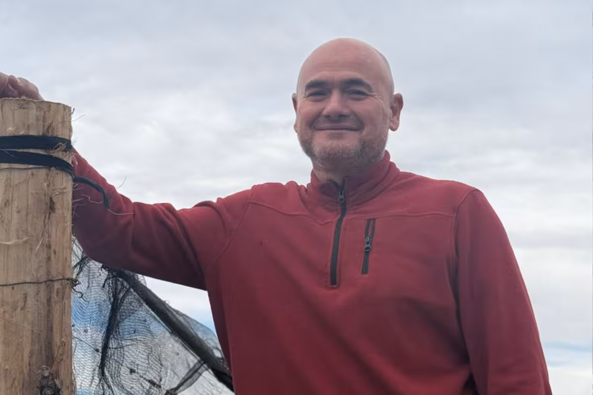 Su padre plantó manzanos y ahora los arranca porque los números no cierran: producirá otra fruta que se exporta a China