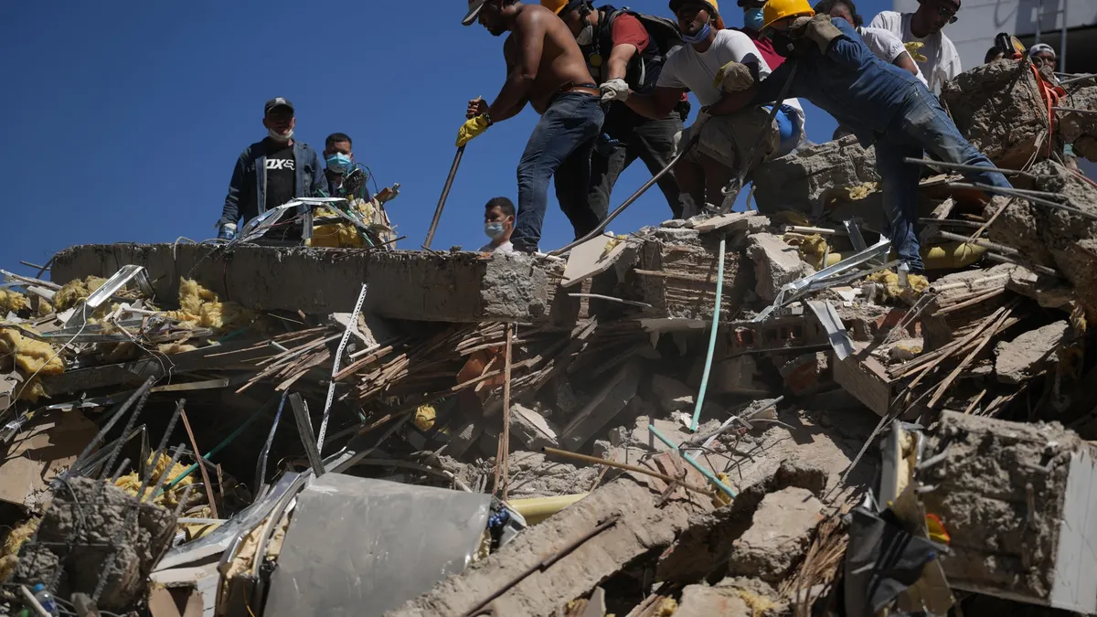 Los muertos en Colombia ya son 287 tras el terremoto y aún quedan más de 4.000 personas por localizar