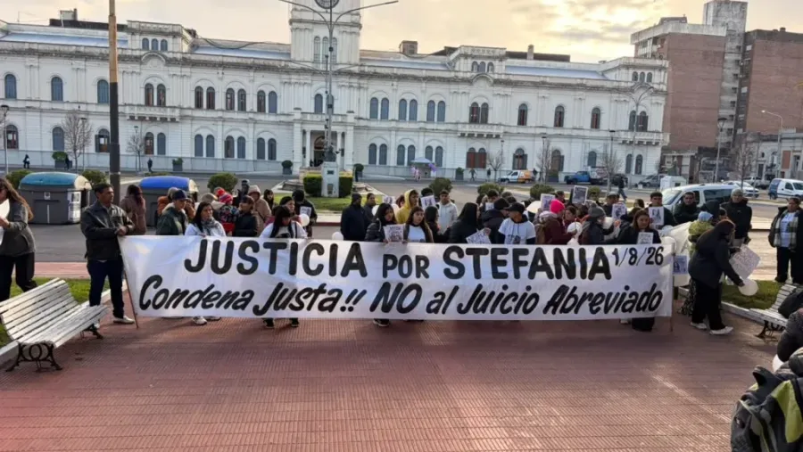 Familiares de Stefanía Sosa se manifestaron en Tribunales y rechazaron la posibilidad de juicio abreviado