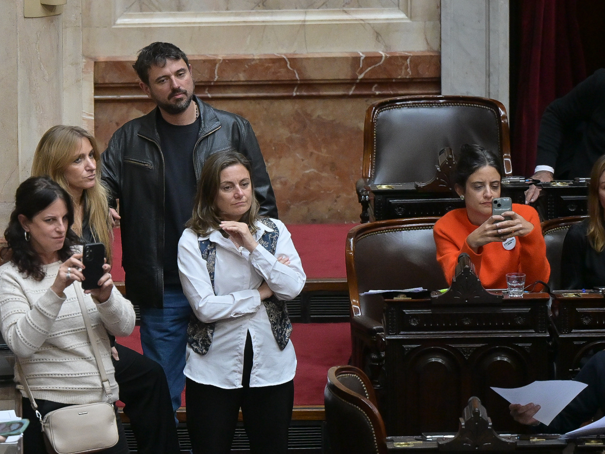 Endeudamiento familiar: la oposición se junta para presionar a Javier Milei en el Congreso