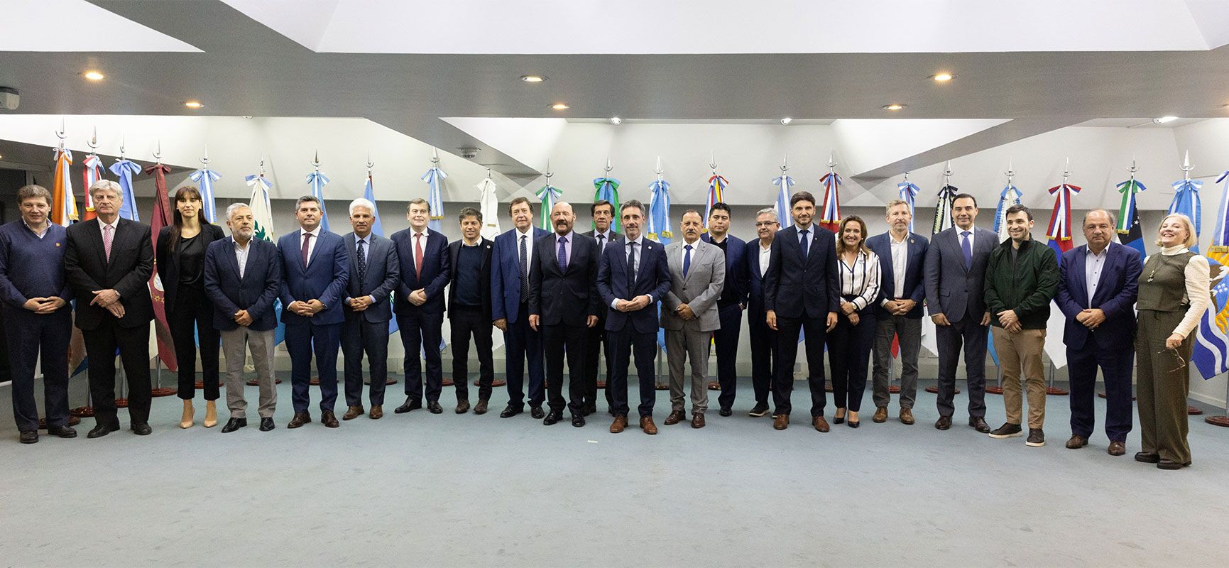 La otra cara del ajuste: las provincias vuelven a endeudarse en dólares