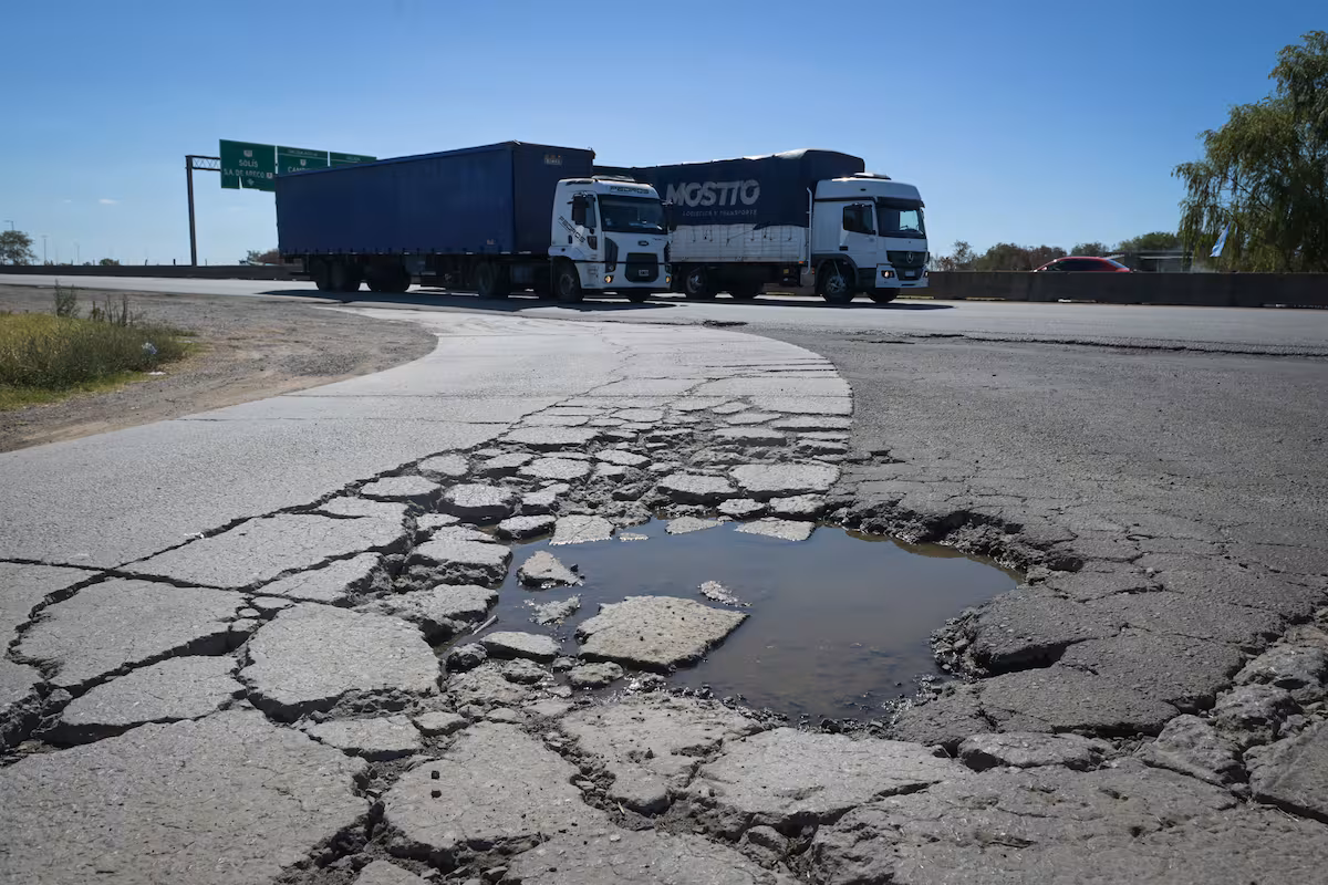 Duro diagnóstico: advierten que la falta de inversión en rutas, ferrocarriles y logística frena el desarrollo del agro