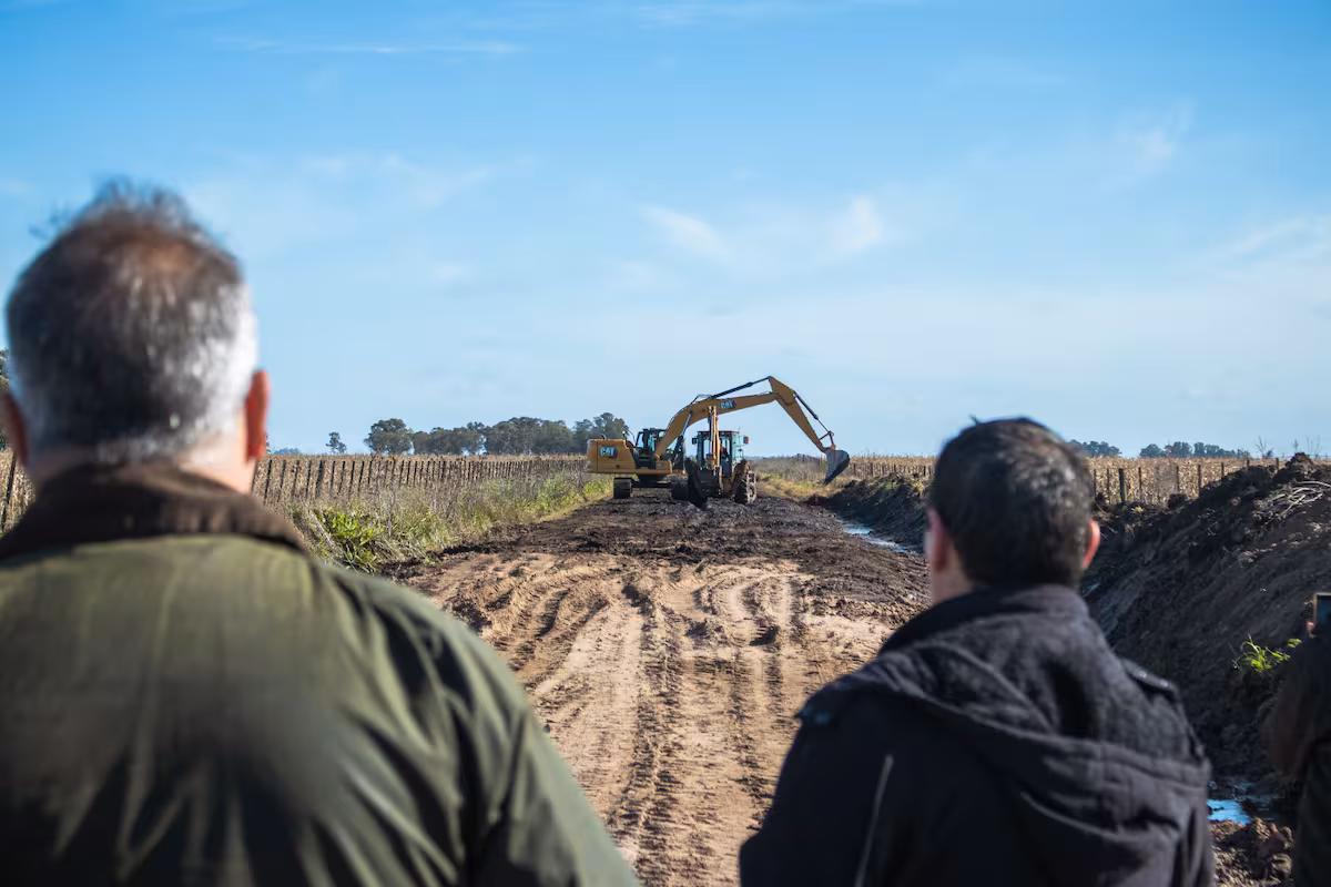 Puerto Quequén financió el arreglo de caminos en sectores anegados que paralizaron el traslado de granos