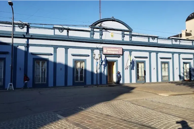 Amenazó de muerte a un vecino, rompió ventanas a ladrillazos y fue detenido
