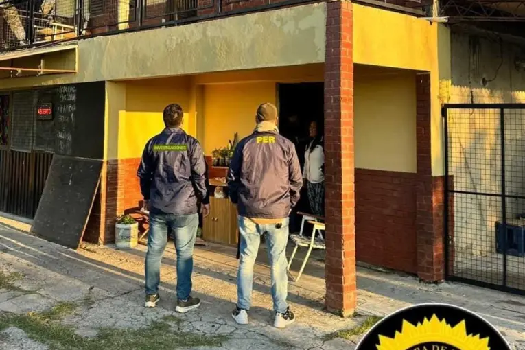 Allanamiento en Paraná: secuestraron dólares y vehículos en una causa por robo de dinero