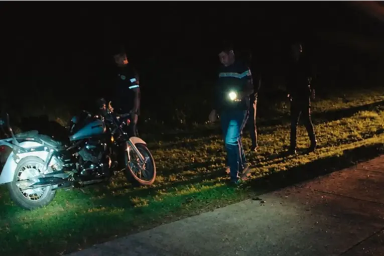 Un motociclista sufrió heridas graves tras accidentarse en el acceso a Victoria