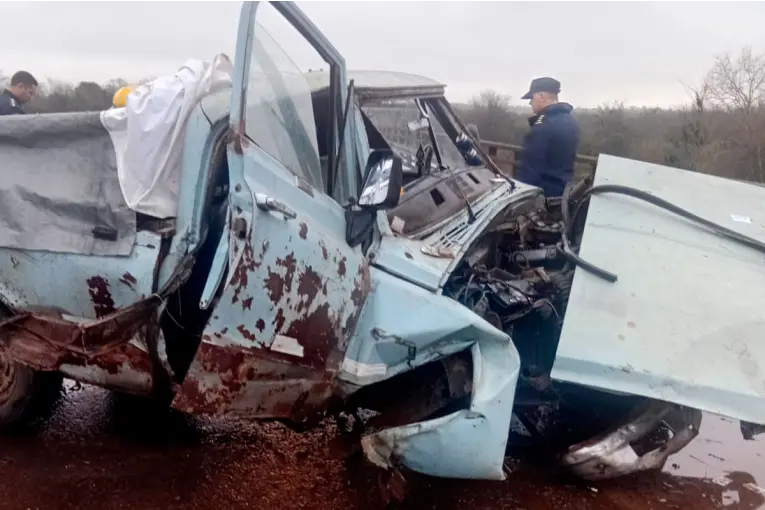 Circulaba a “velocidad excesiva” el conductor que chocó su camioneta contra la baranda de un puente