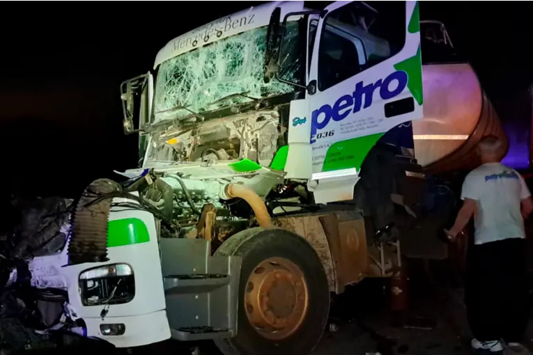 Chocaron dos camiones en la Ruta Nacional 14: una persona resultó herida