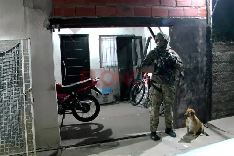 Allanaron un kiosco de calle Miguel David por narcomenudeo y hallaron cocaína fraccionada para la venta