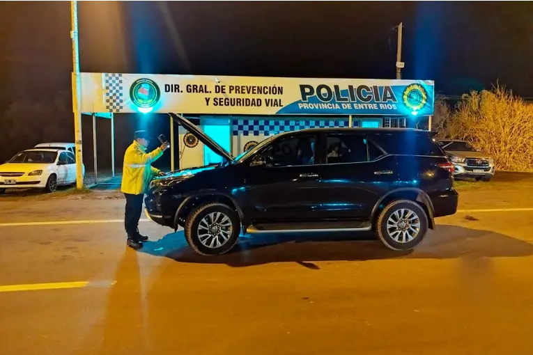Detuvieron a dos mujeres por circular en una camioneta robada: les incautaron $400.000