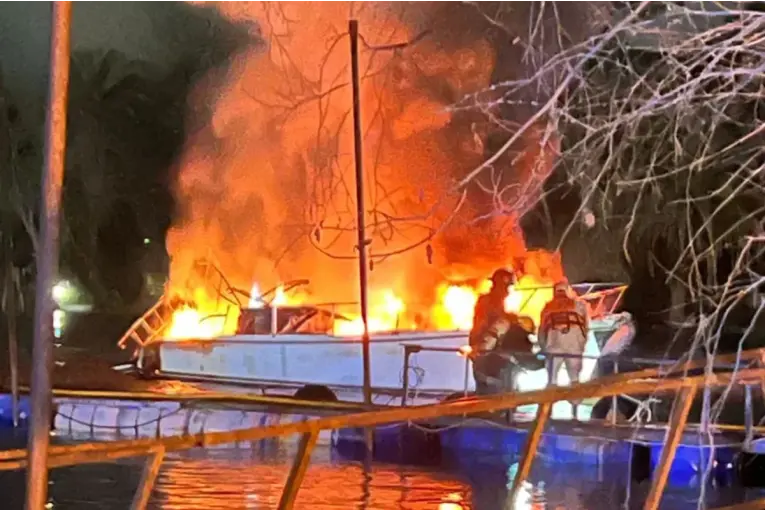 Murió el hombre que sufrió graves quemaduras al incendiarse su embarcación