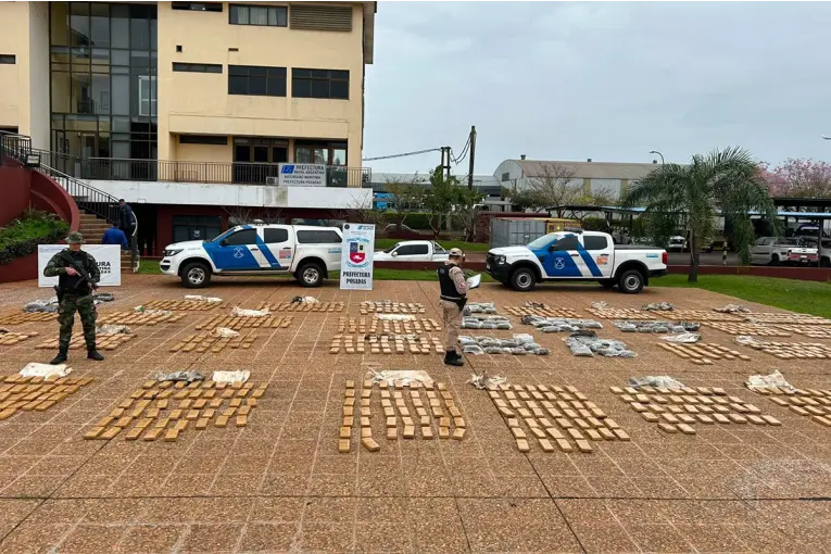 Incautaron más de una tonelada de marihuana tras detectar una lancha que cruzó desde Paraguay