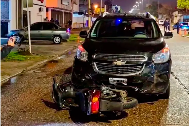 Murió un joven de 23 años tras fuerte choque entre moto y auto en Concordia