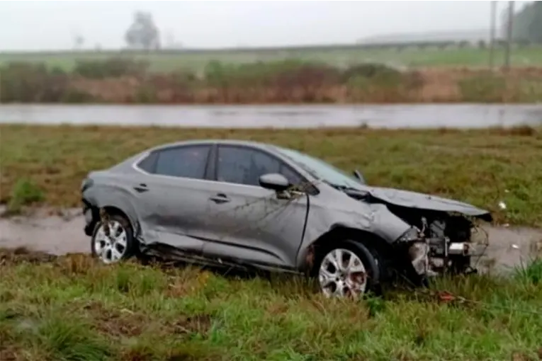 Auto despistó y dio varios giros en Ruta 14: viajaba una beba que iba a ser atendida en el Garrahan